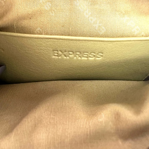Express - Wristlet - Picture 8 of 8